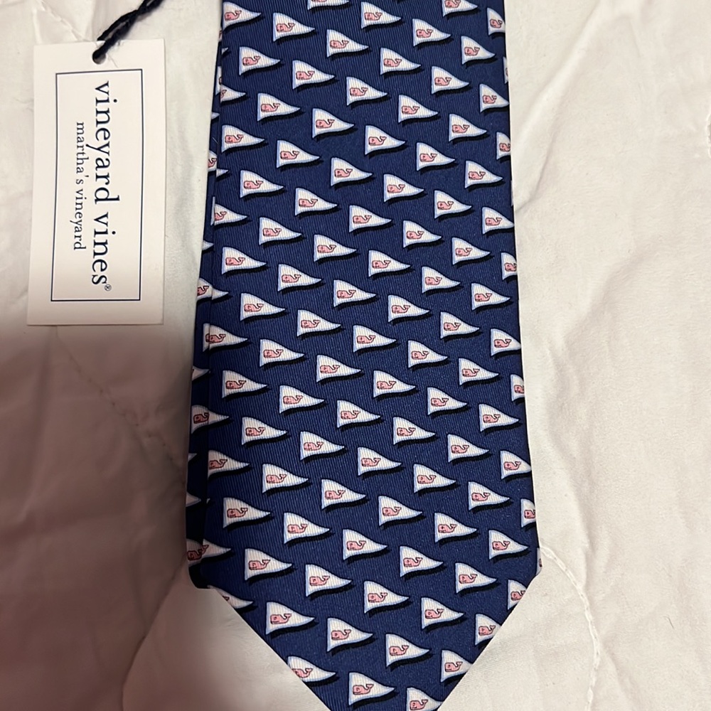 Vineyard Vines Men's Tied to a Cause Whale Silk Tie - Picture 2 of 3